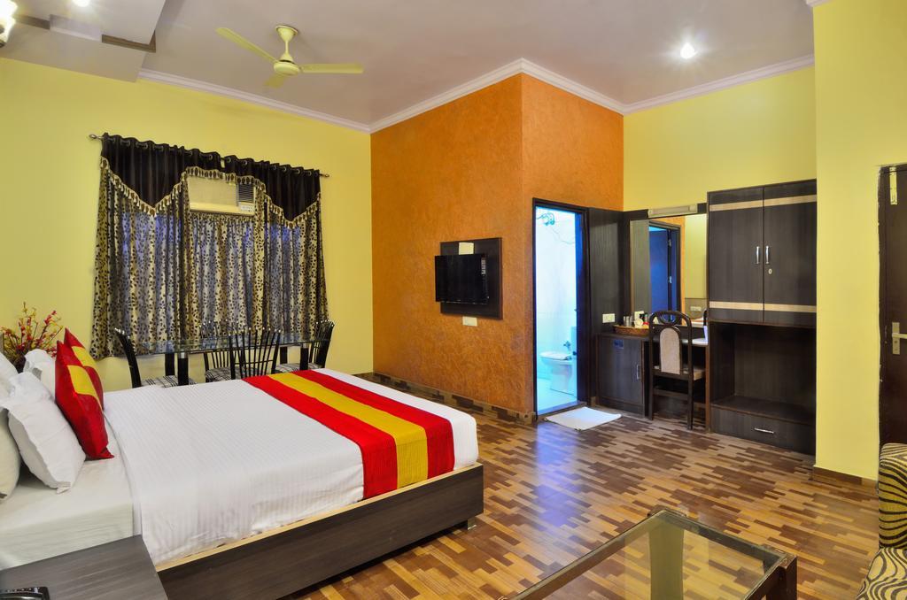 Hotel Roopa International Amritsar Zewnętrze zdjęcie