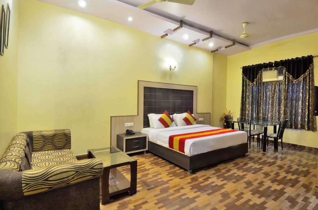 Hotel Roopa International Amritsar Zewnętrze zdjęcie