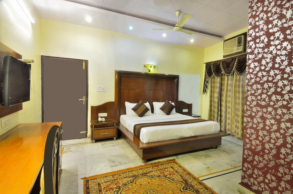 Hotel Roopa International Amritsar Zewnętrze zdjęcie