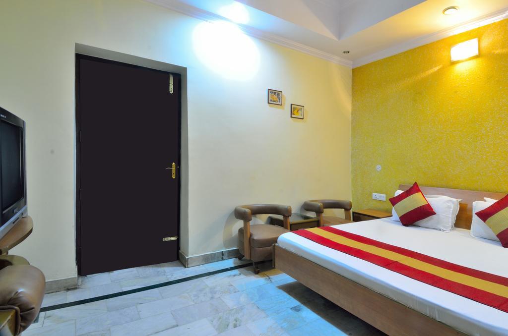 Hotel Roopa International Amritsar Zewnętrze zdjęcie
